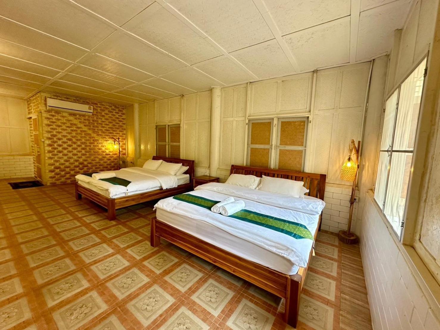 Golden Sword With Boat Hotel Kanchanaburi City Exterior photo