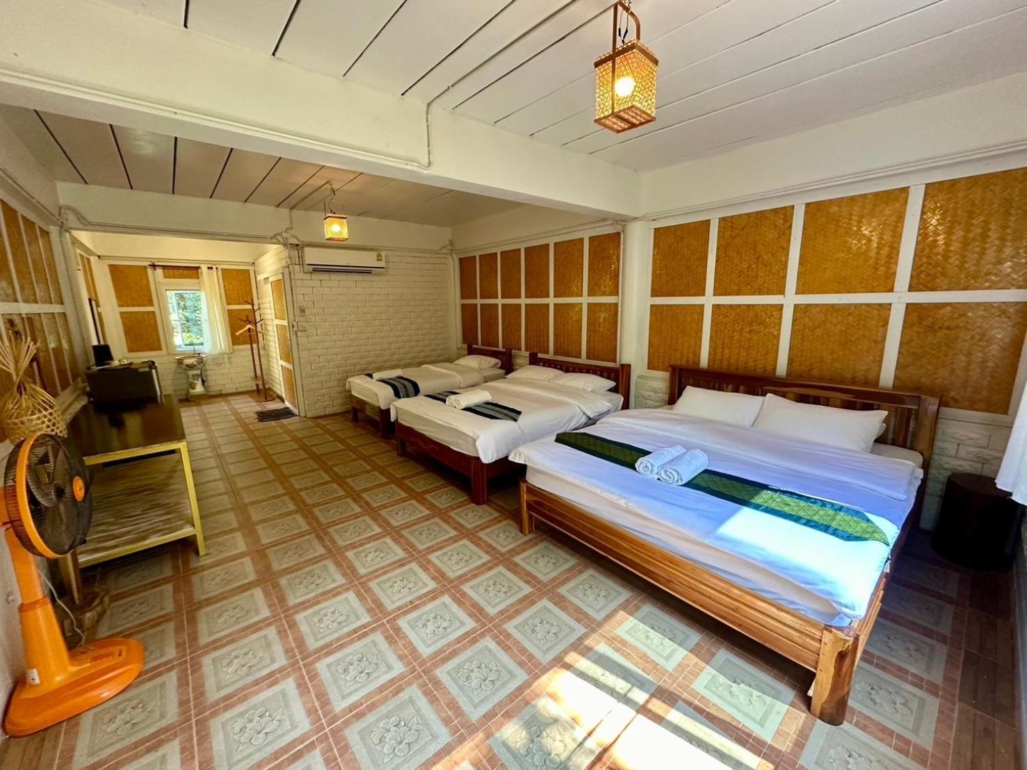 Golden Sword With Boat Hotel Kanchanaburi City Exterior photo